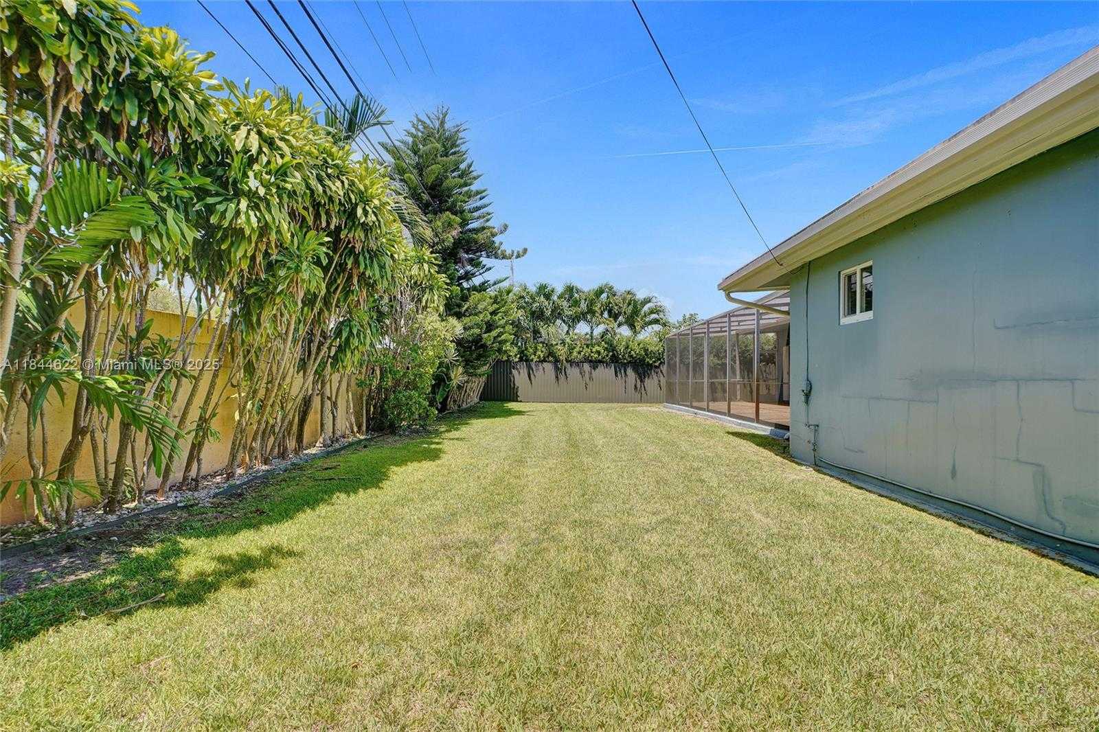 Small Image of 1940 NORTH EAST 185TH TER, North Miami Beach Number 30