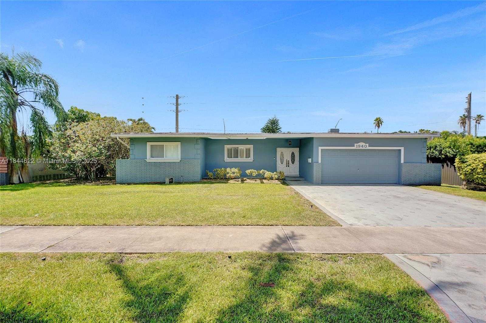 Small Image of 1940 NORTH EAST 185TH TER, North Miami Beach Number 32