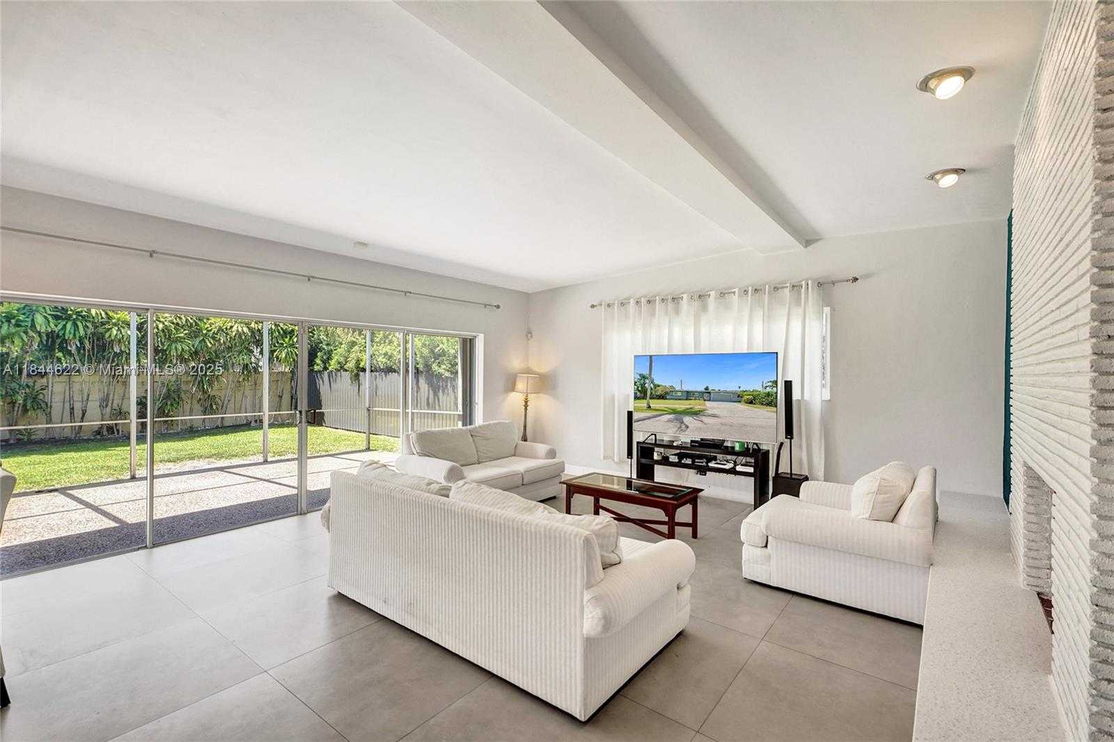 Small Image of 1940 NORTH EAST 185TH TER, North Miami Beach Number 7