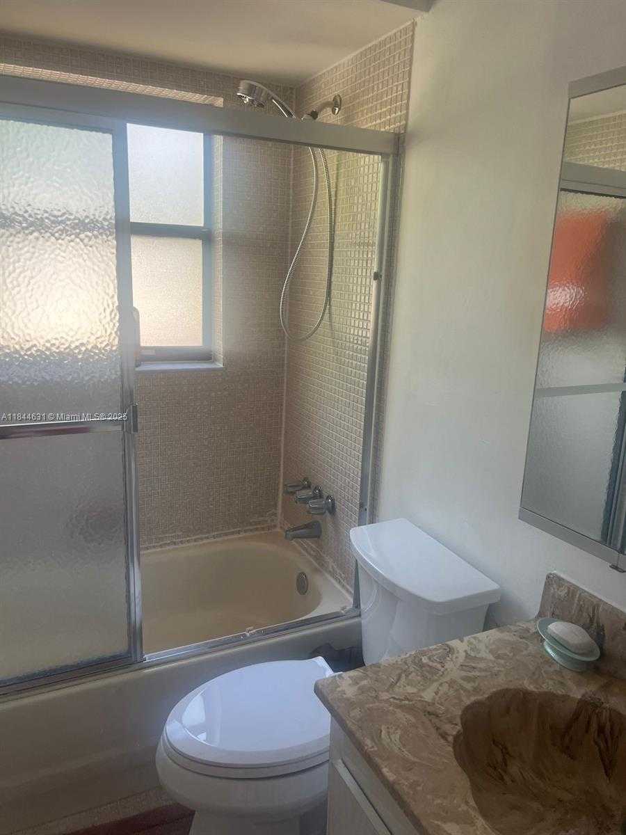 Small Image of 2225 MONROE ST #B6, Hollywood Number 12
