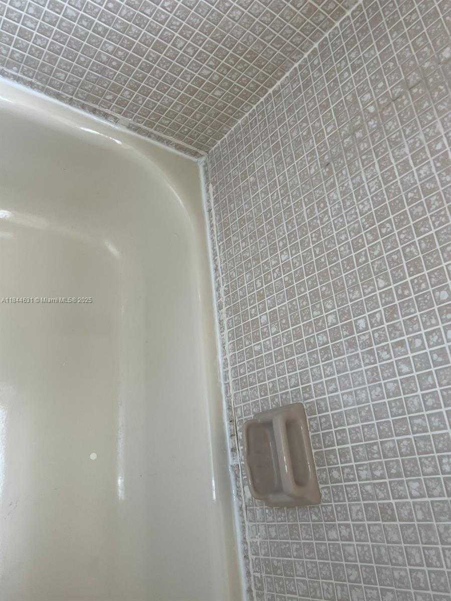 Small Image of 2225 MONROE ST #B6, Hollywood Number 14