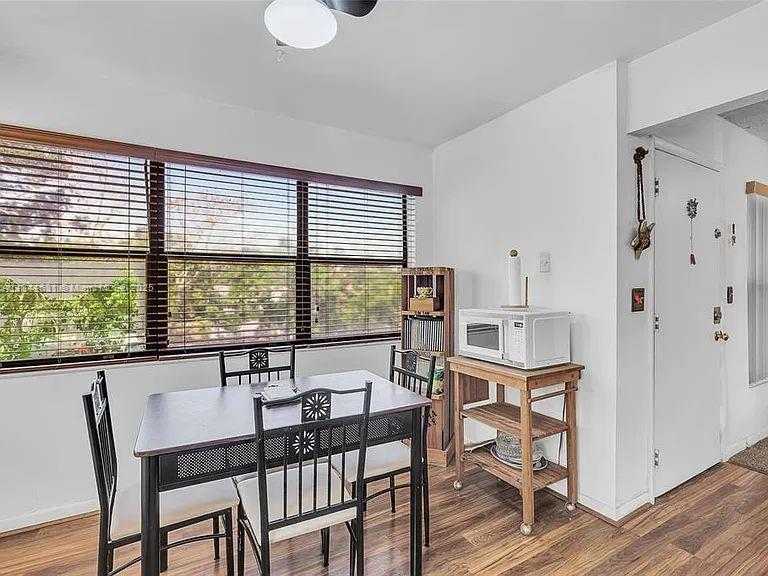 Small Image of 2225 MONROE ST #B6, Hollywood Number 3