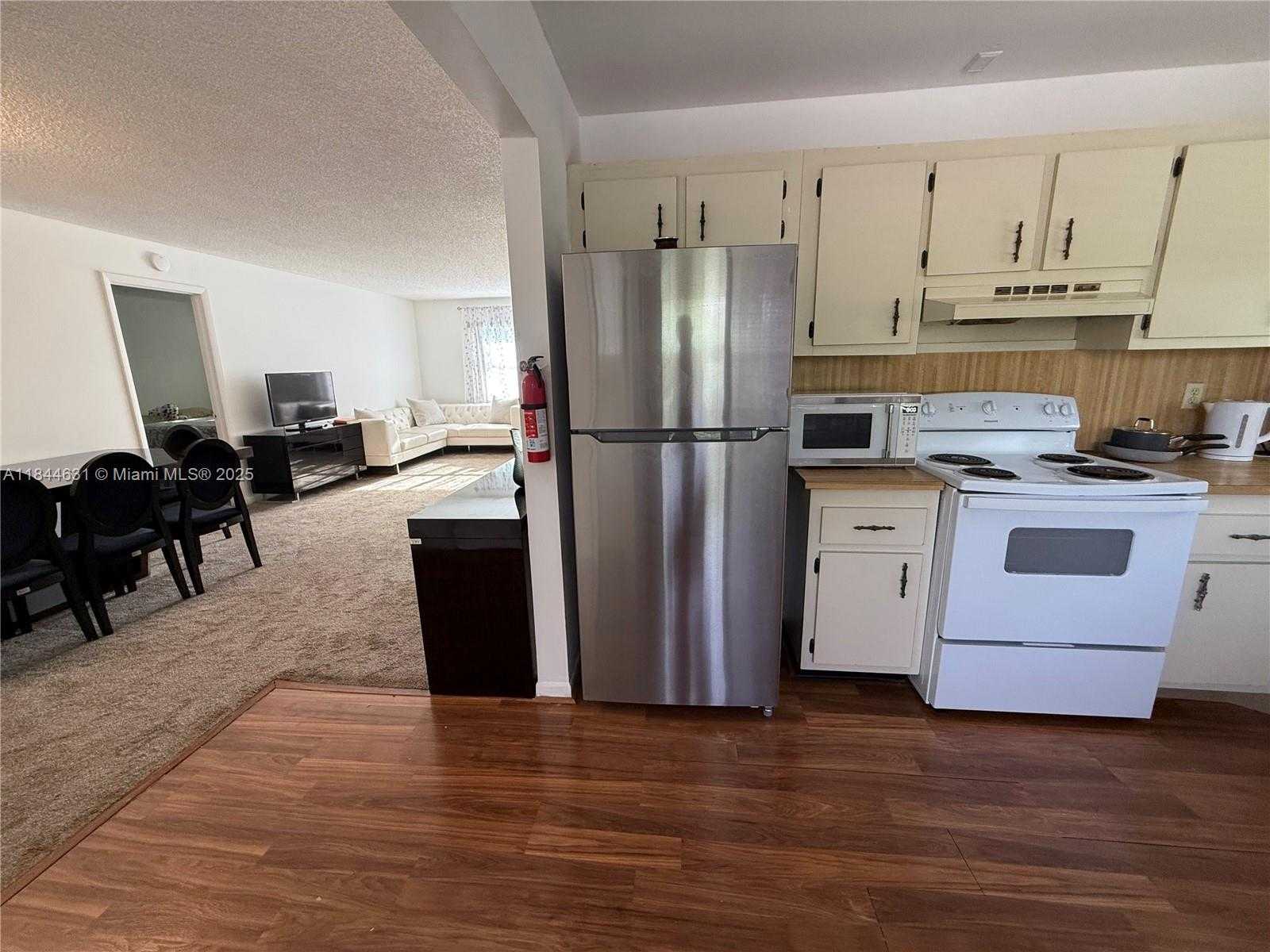 Small Image of 2225 MONROE ST #B6, Hollywood Number 31