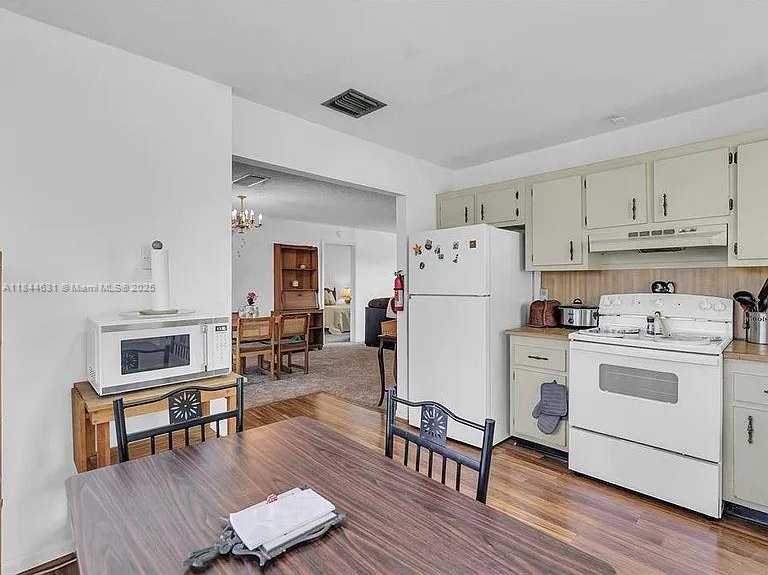 Small Image of 2225 MONROE ST #B6, Hollywood Number 4