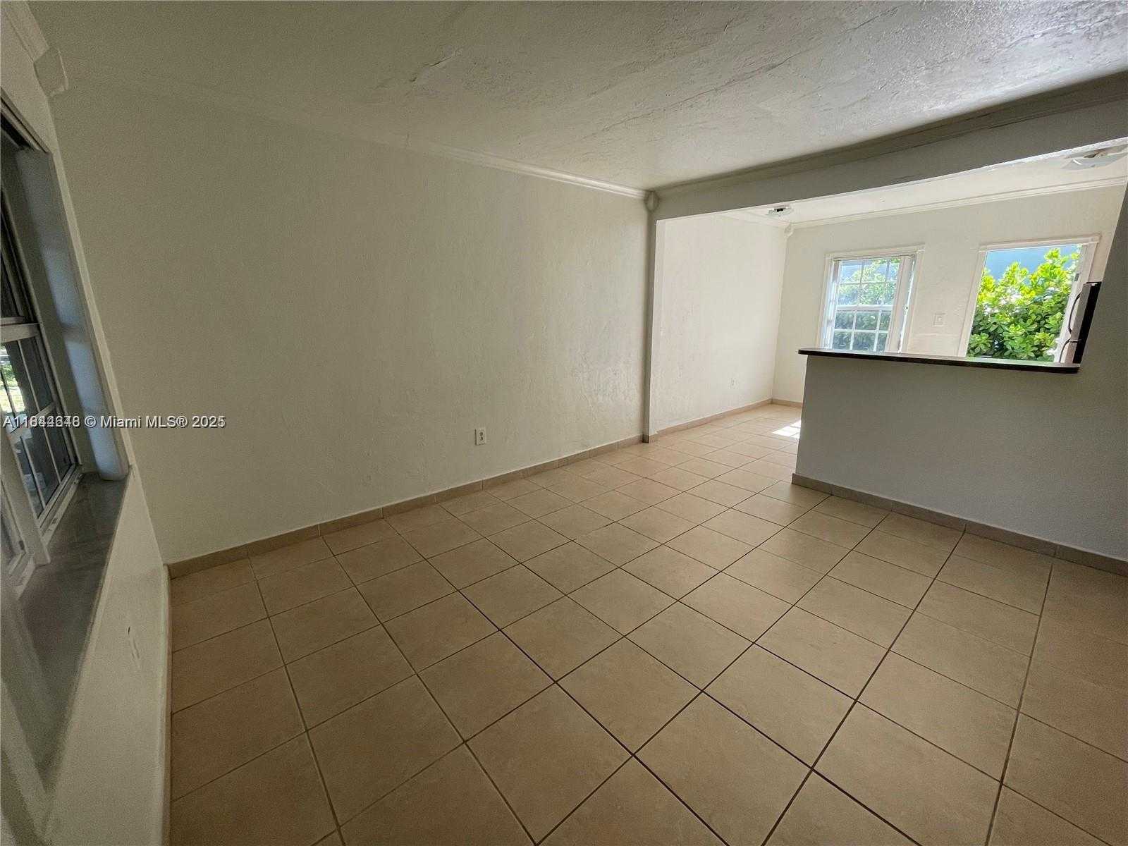 Small Image of 3227 OAK AVE #3227, Miami Number 2