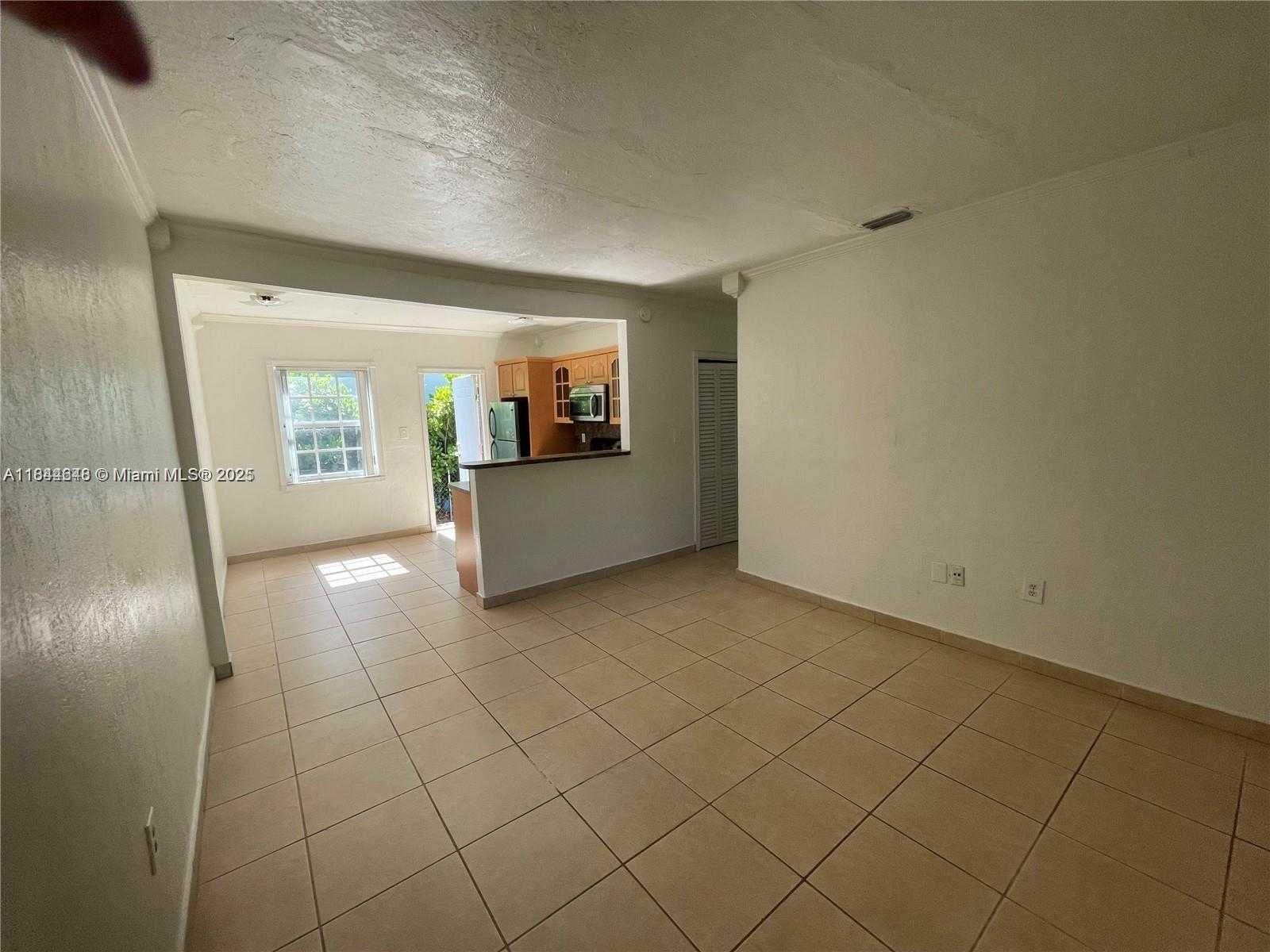 Small Image of 3227 OAK AVE #3227, Miami Number 3
