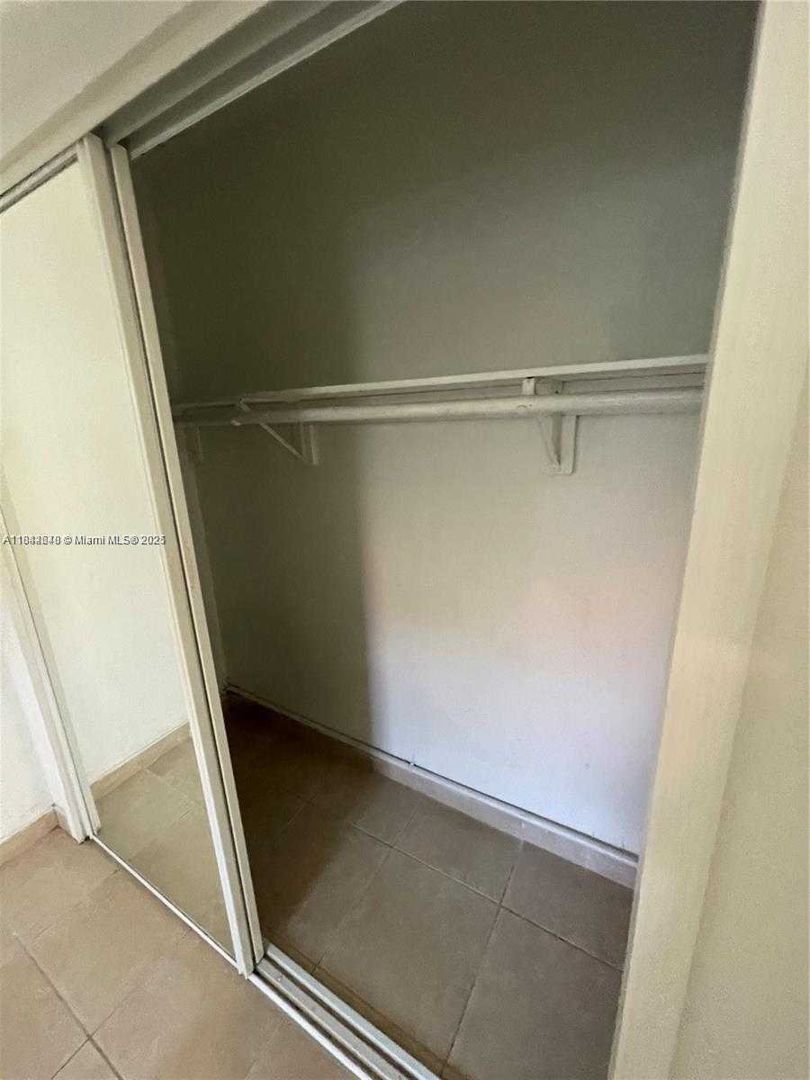 Small Image of 3227 OAK AVE #3227, Miami Number 8