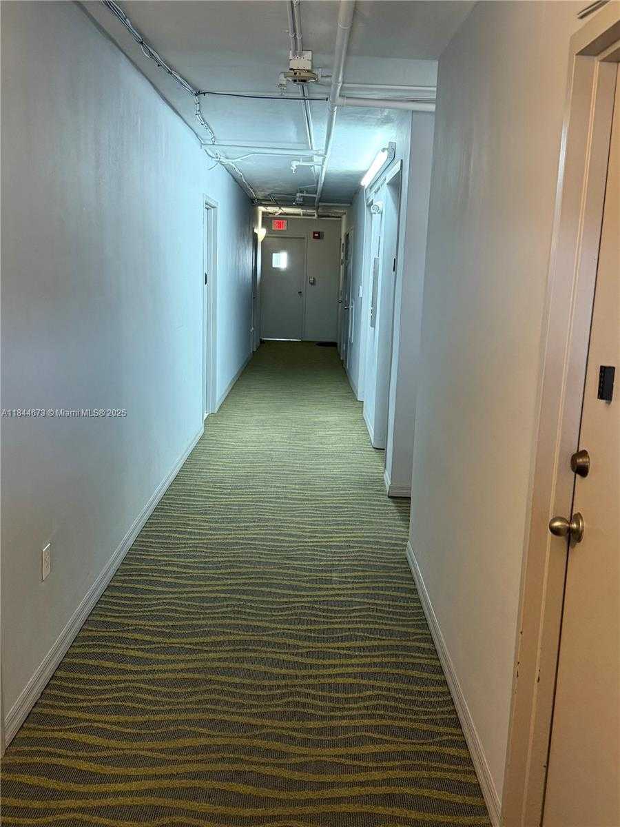 Small Image of 3100 COLLINS AVE #1406, Miami Beach Number 5