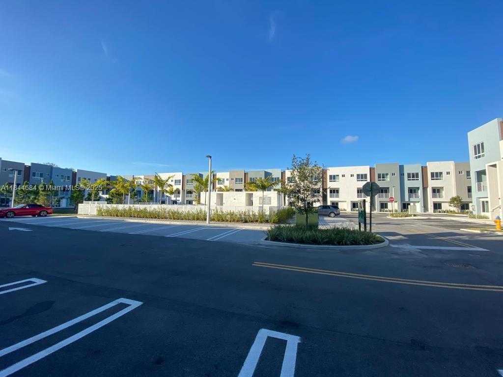 Small Image of 2561 NORTH EAST 193RD ST #1202, Miami Number 4