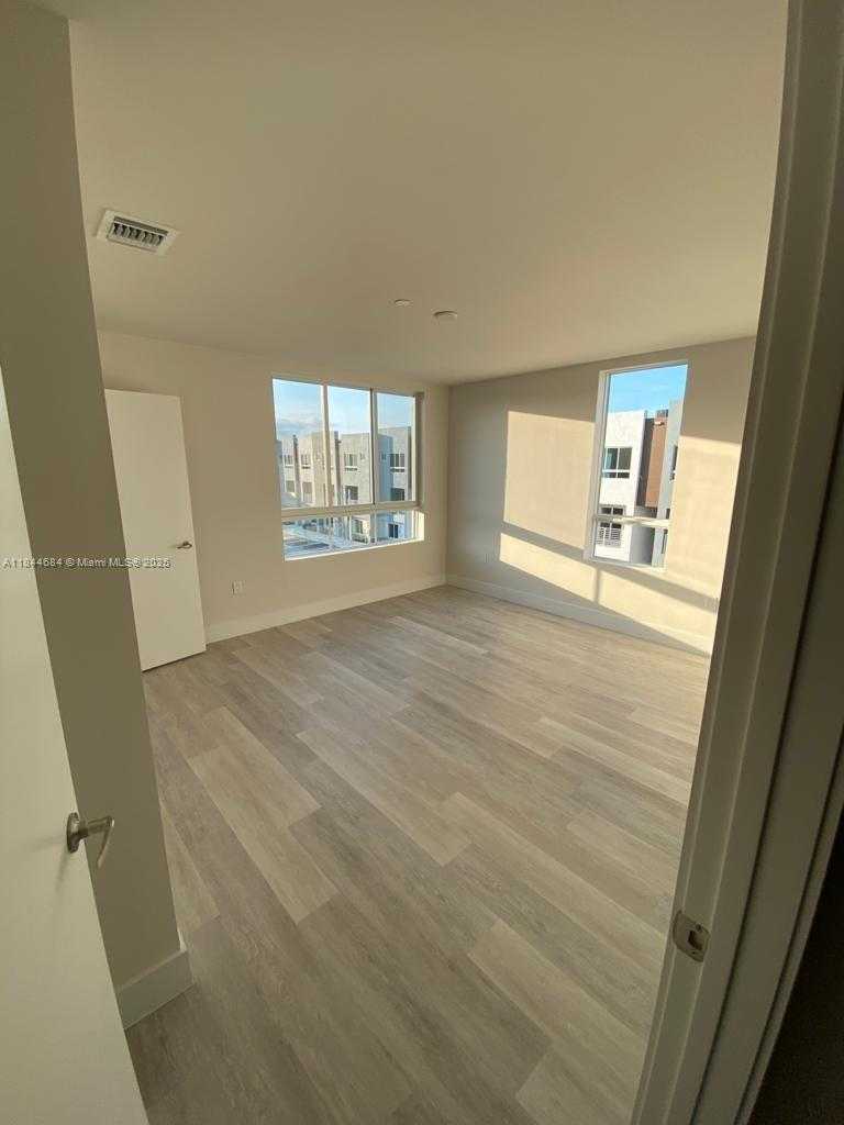 Small Image of 2561 NORTH EAST 193RD ST #1202, Miami Number 6