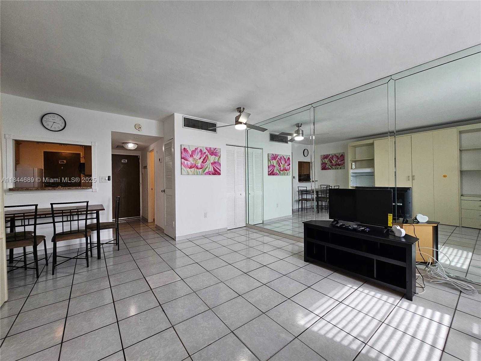 Small Image of 2899 COLLINS AVE #534, Miami Beach Number 2