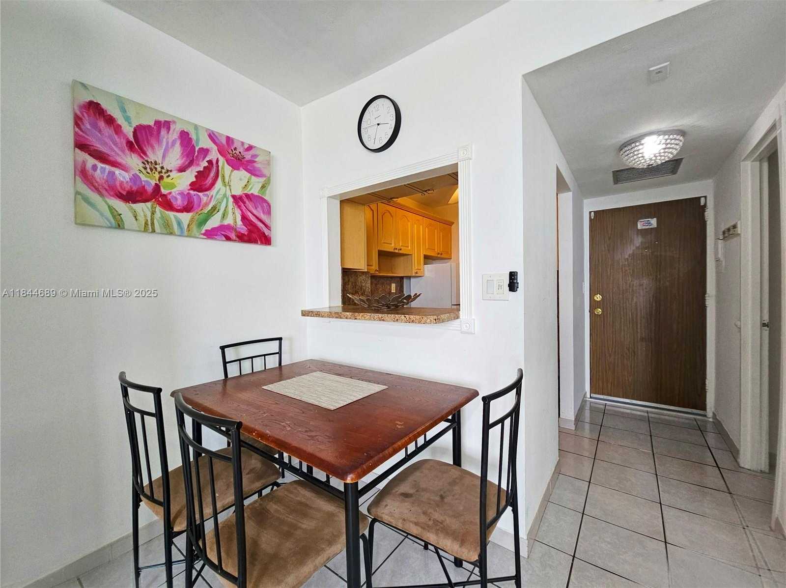 Small Image of 2899 COLLINS AVE #534, Miami Beach Number 5