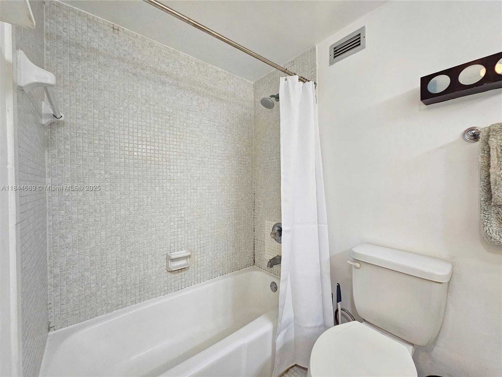 Small Image of 2899 COLLINS AVE #534, Miami Beach Number 9