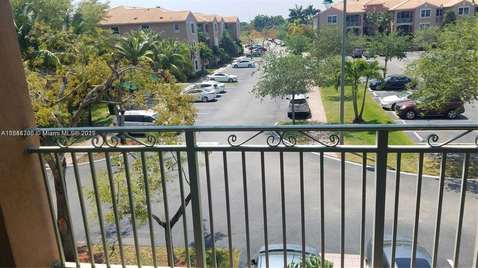 Small Image of Doral Number 5