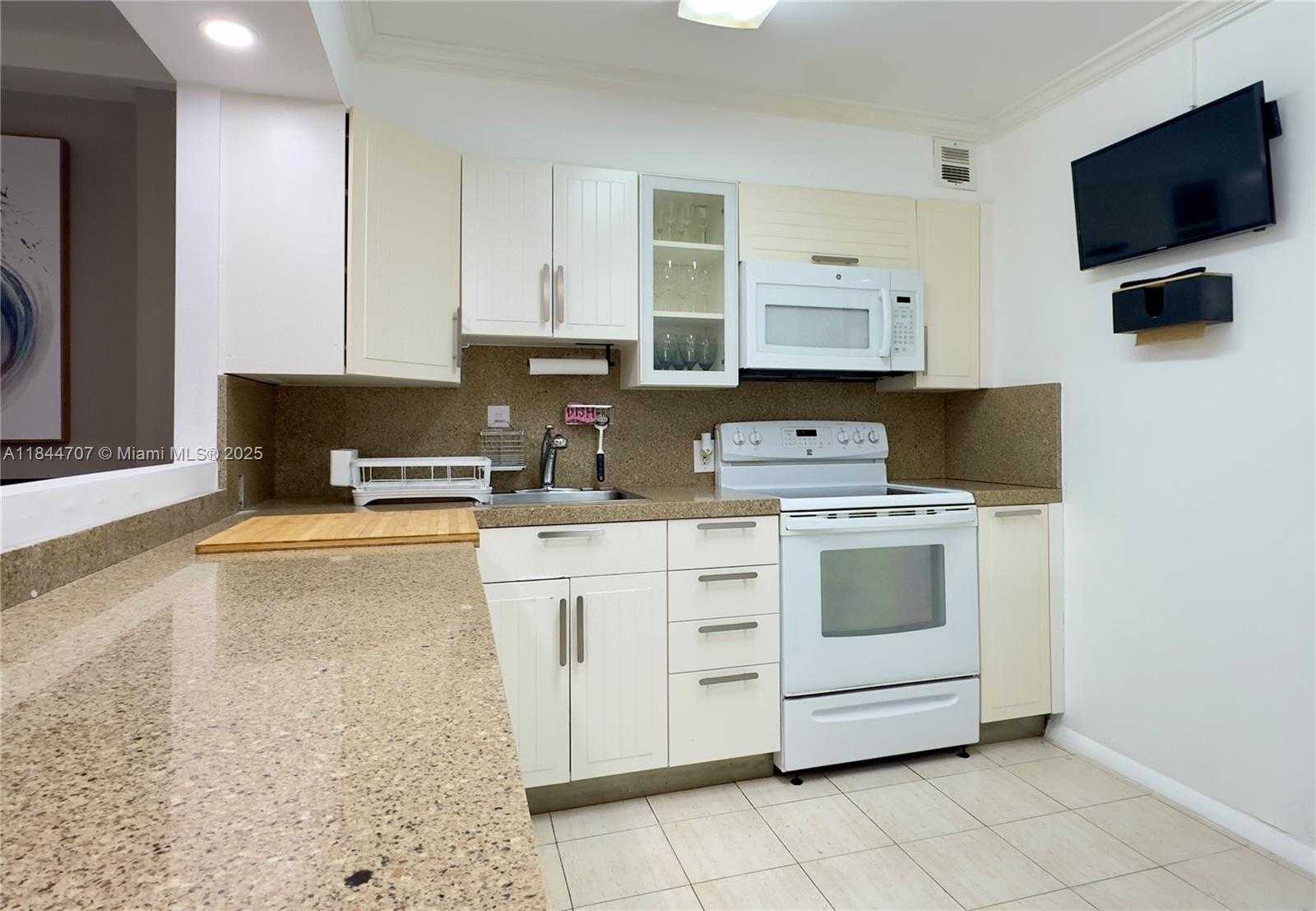 Small Image of 5701 COLLINS AVE #1509, Miami Beach Number 11