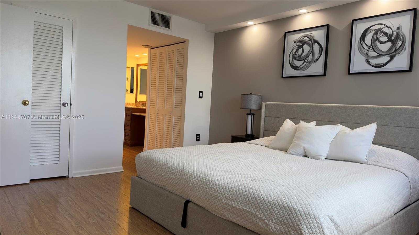 Small Image of 5701 COLLINS AVE #1509, Miami Beach Number 15