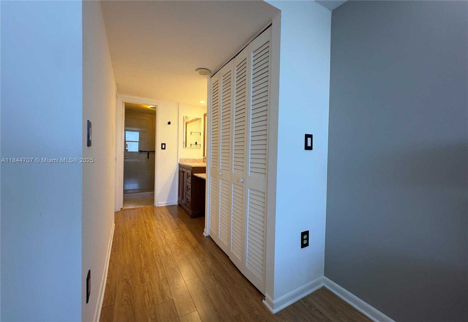 Small Image of 5701 COLLINS AVE #1509, Miami Beach Number 18