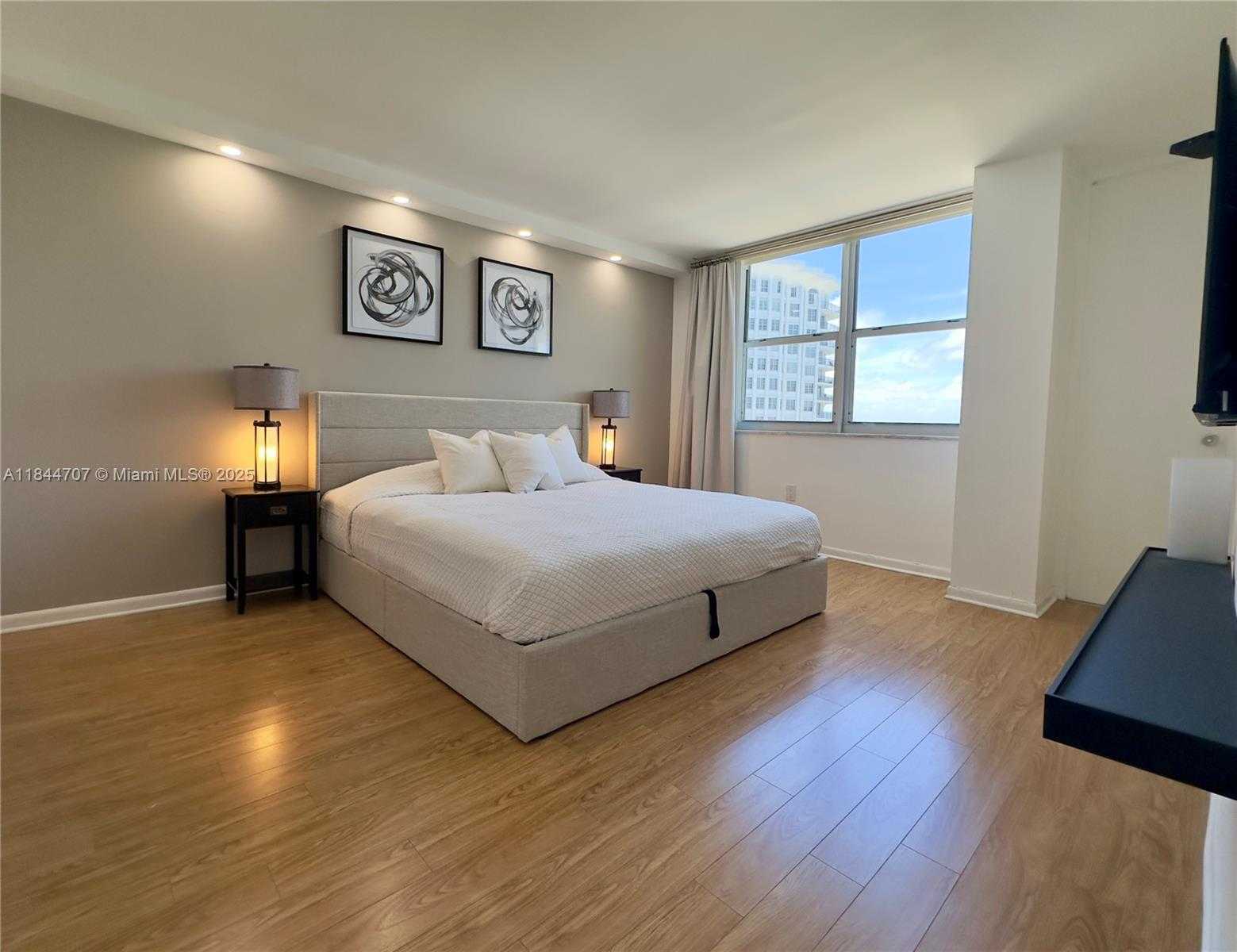 Small Image of 5701 COLLINS AVE #1509, Miami Beach Number 3