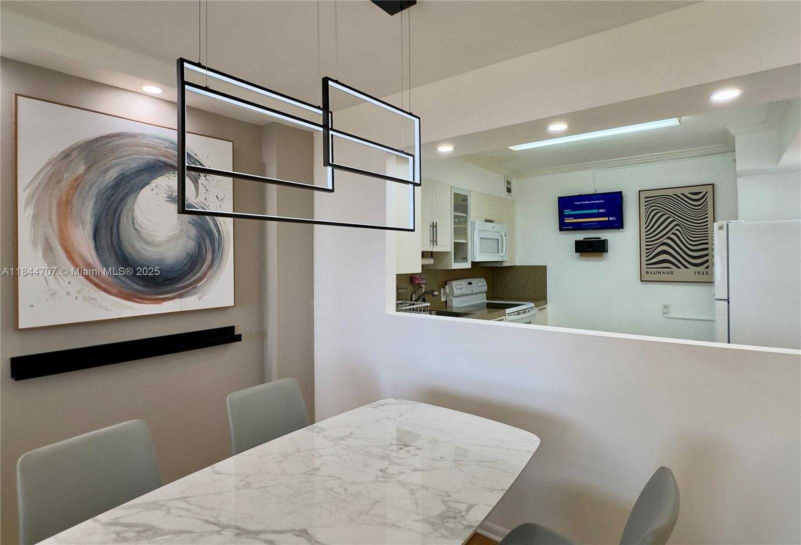 Small Image of 5701 COLLINS AVE #1509, Miami Beach Number 4