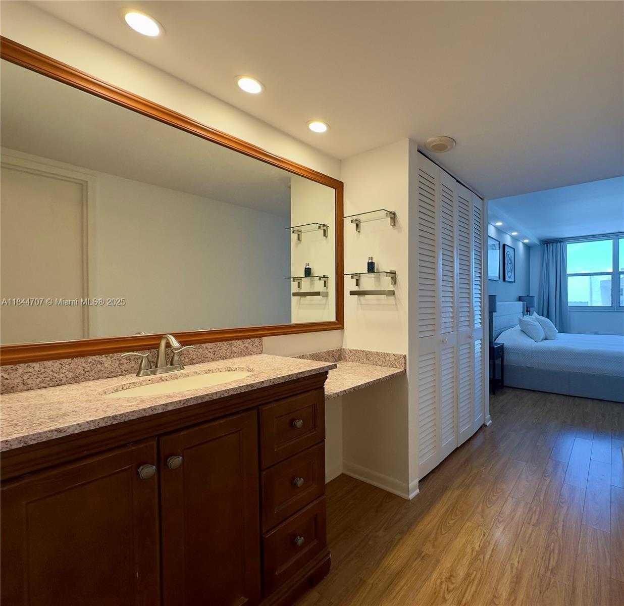 Small Image of 5701 COLLINS AVE #1509, Miami Beach Number 6