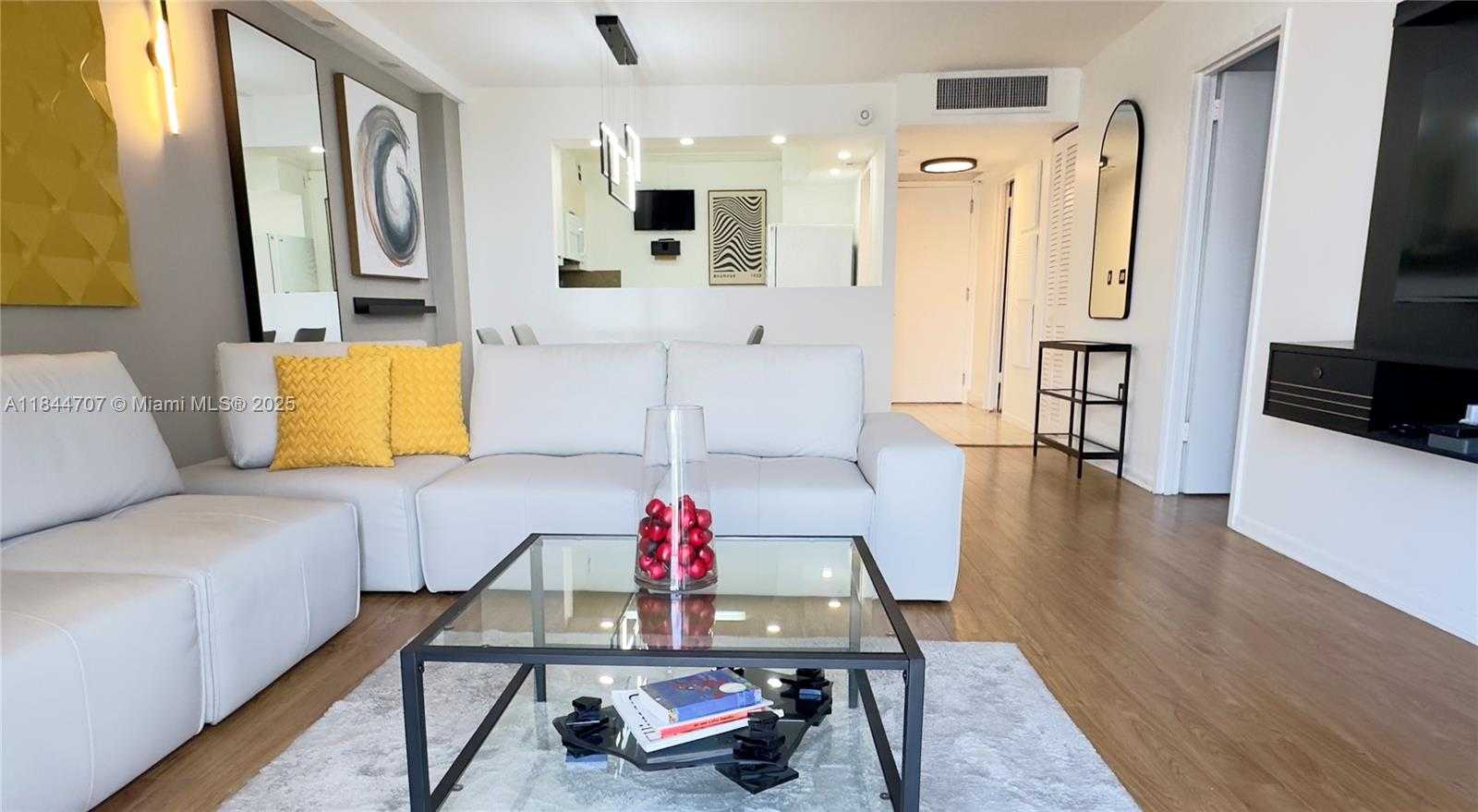 Small Image of 5701 COLLINS AVE #1509, Miami Beach Number 8