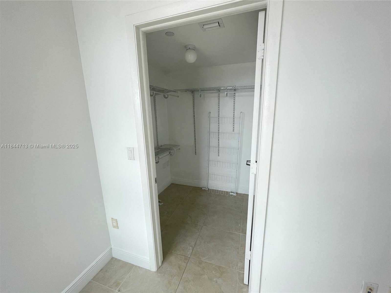Small Image of 350 SOUTH MIAMI AVE #3709, Miami Number 19