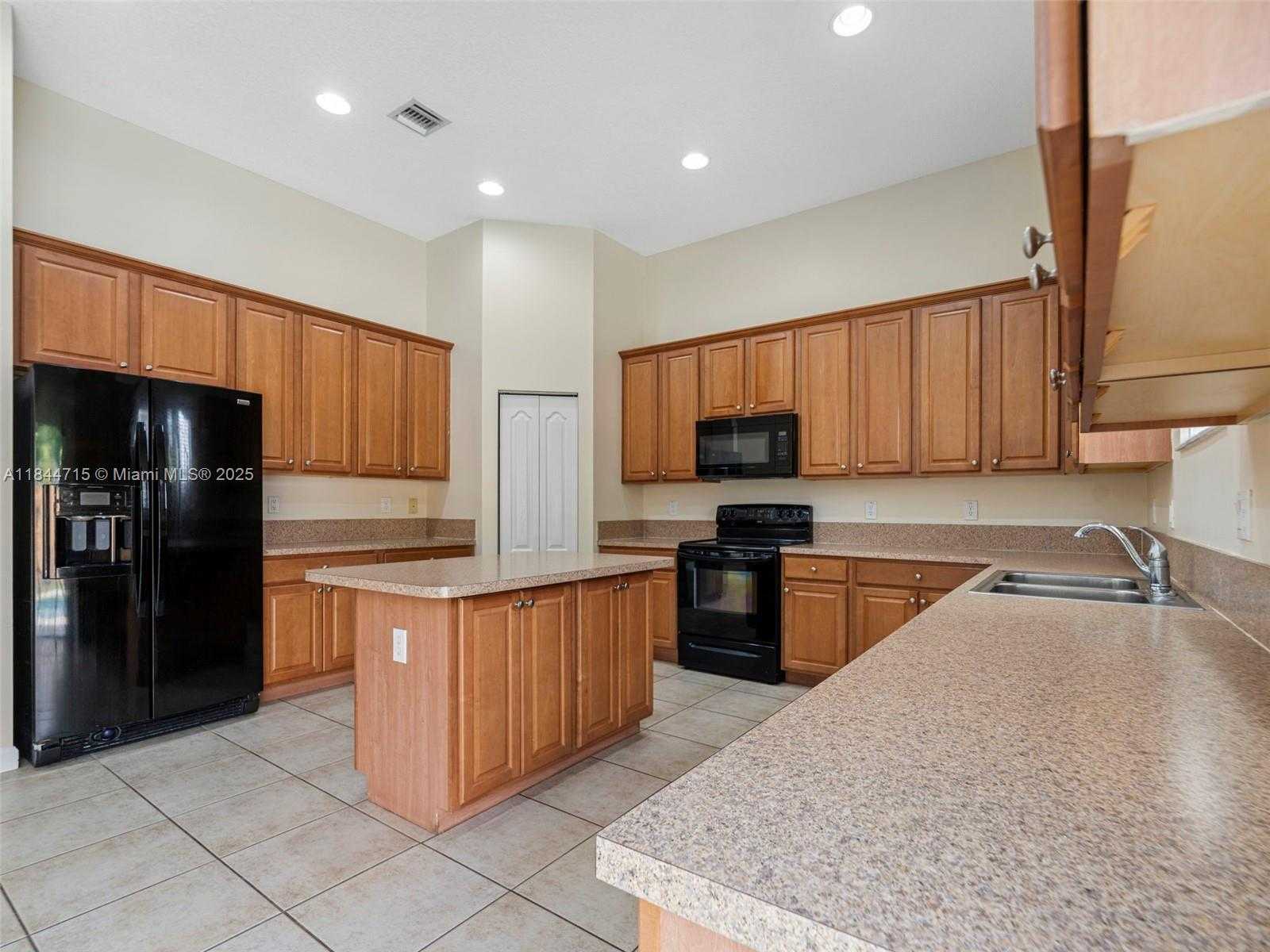 Small Image of 1438 SOUTH WEST 154TH CT #1438, Miami Number 12
