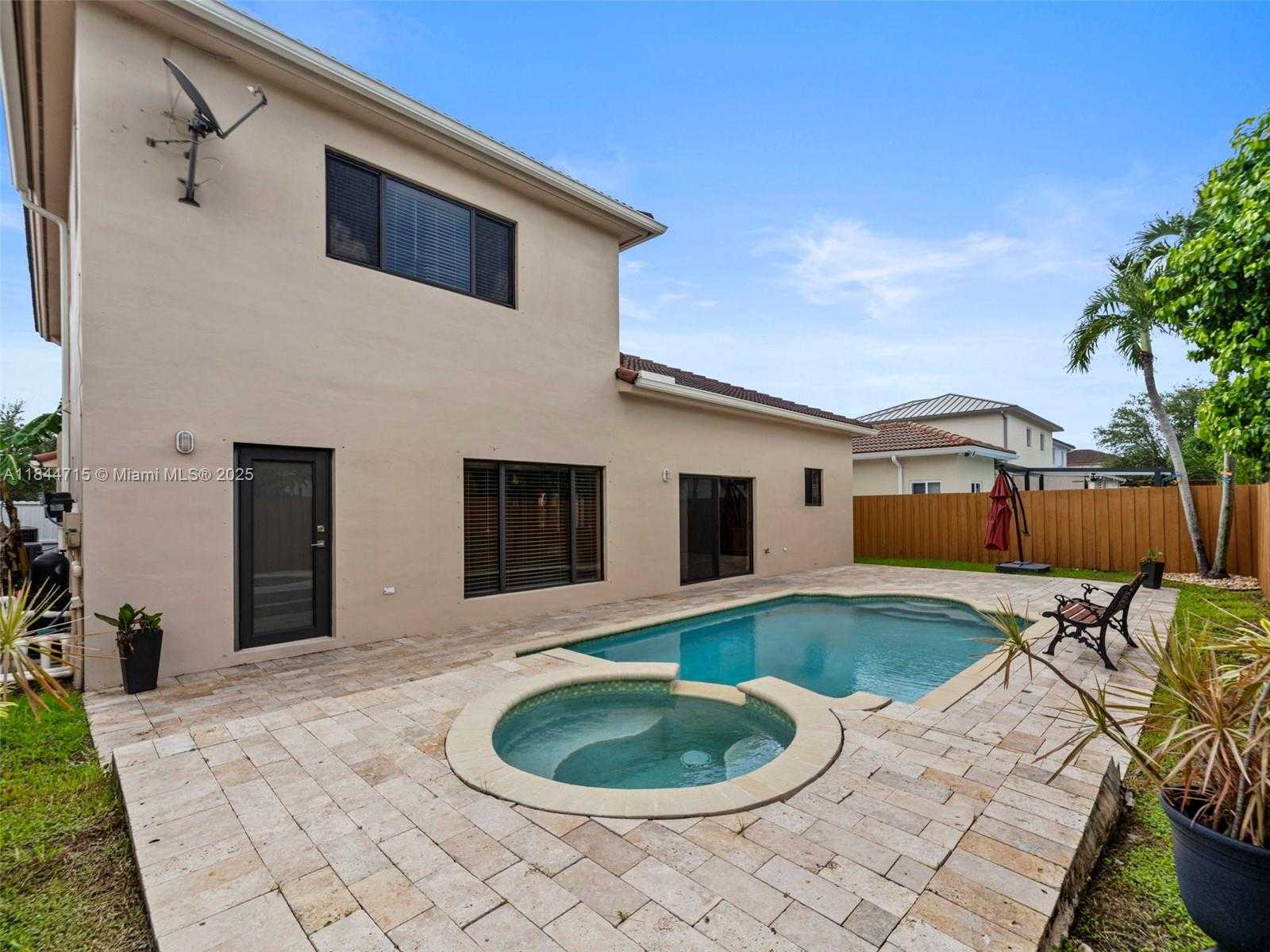 Small Image of 1438 SOUTH WEST 154TH CT #1438, Miami Number 33