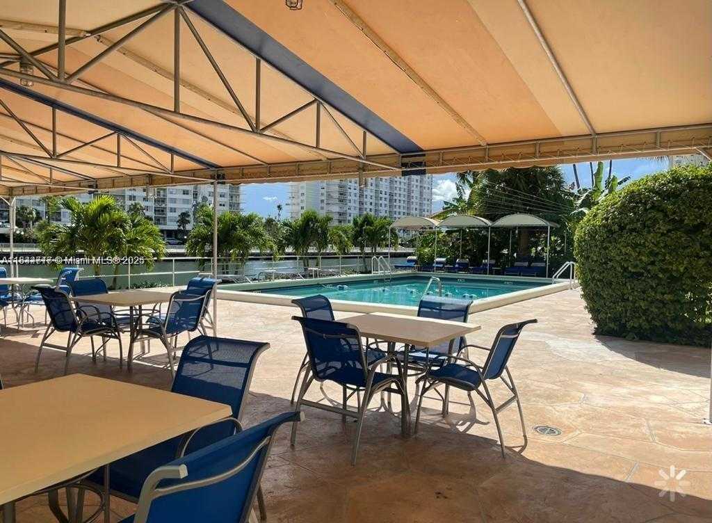 Small Image of 220 KINGS POINT DR #105, Sunny Isles Beach Number 2