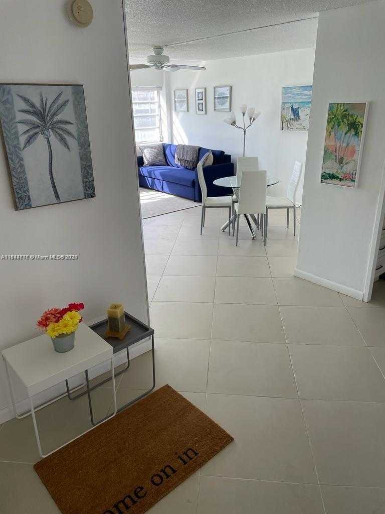 Small Image of 220 KINGS POINT DR #105, Sunny Isles Beach Number 4