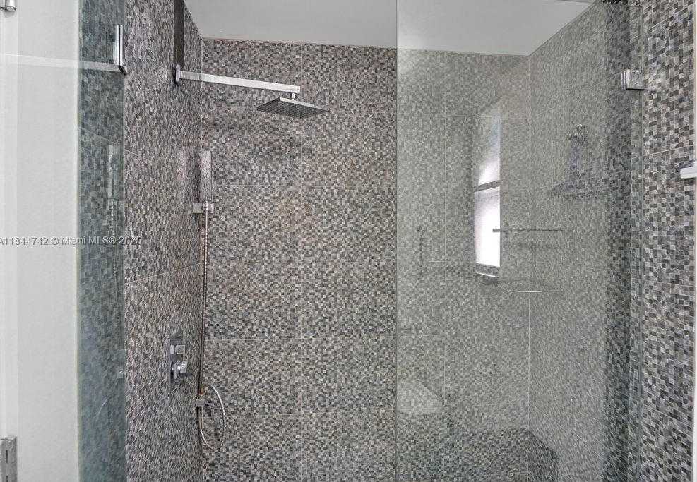 Small Image of 747 MICHIGAN AVE #201, Miami Beach Number 10