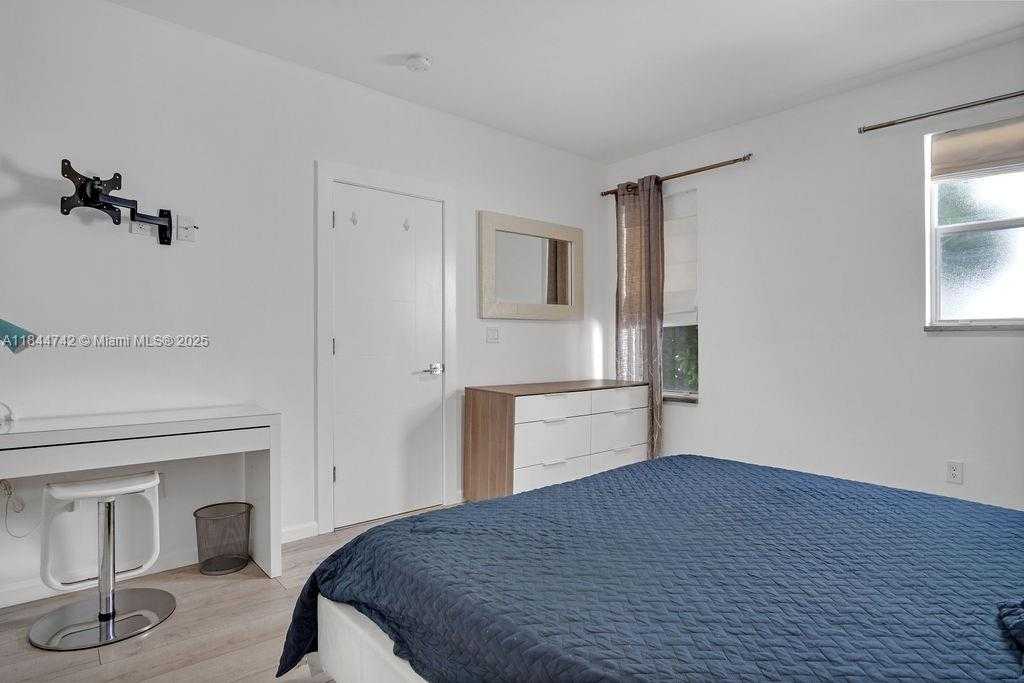 Small Image of 747 MICHIGAN AVE #201, Miami Beach Number 12