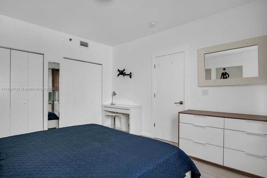 Small Image of 747 MICHIGAN AVE #201, Miami Beach Number 13