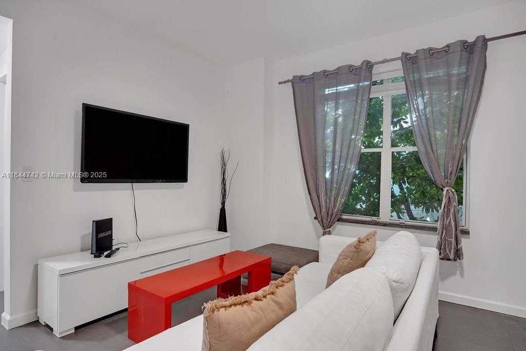 Small Image of 747 MICHIGAN AVE #201, Miami Beach Number 15