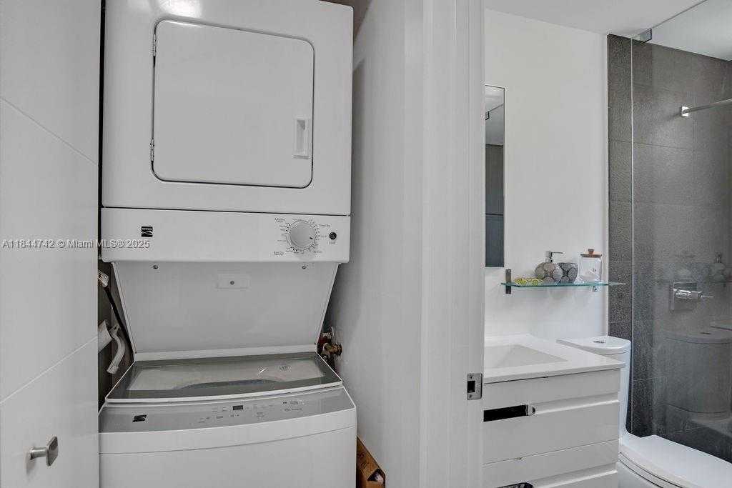 Small Image of 747 MICHIGAN AVE #201, Miami Beach Number 16