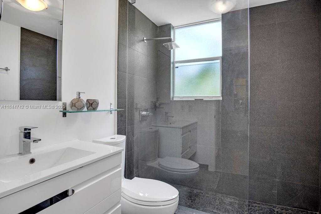 Small Image of 747 MICHIGAN AVE #201, Miami Beach Number 17