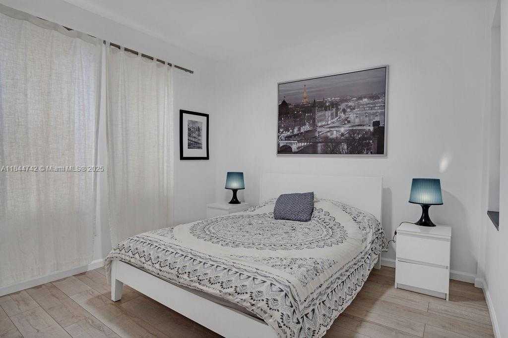 Small Image of 747 MICHIGAN AVE #201, Miami Beach Number 18