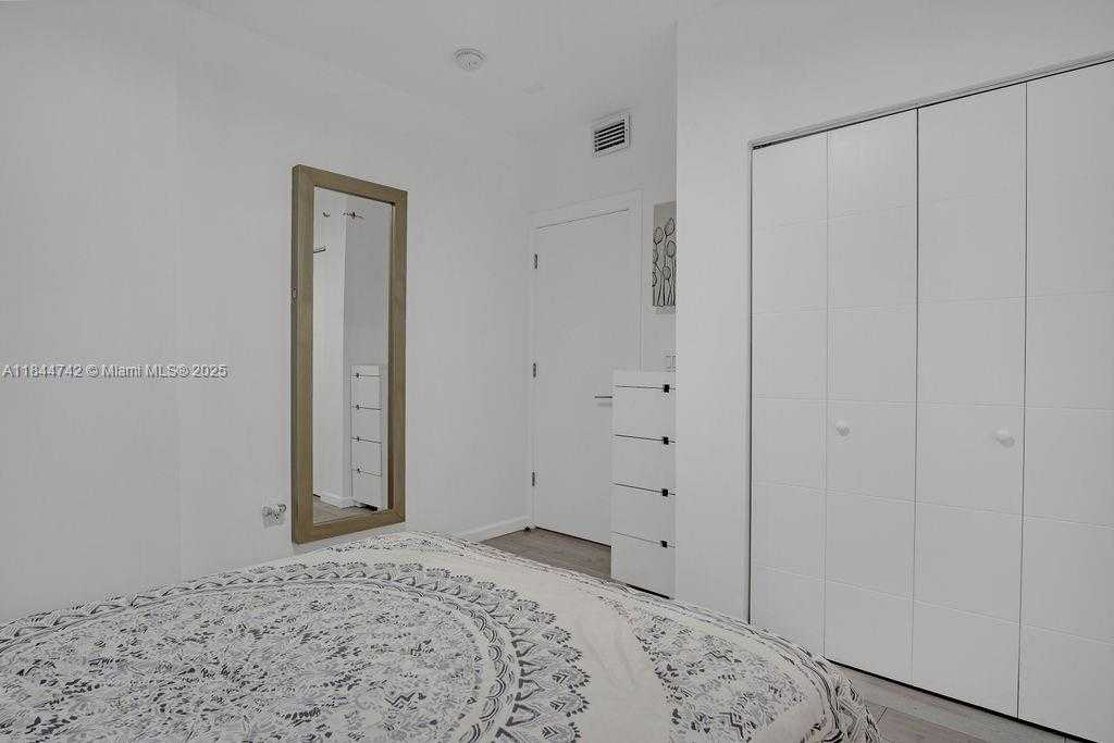 Small Image of 747 MICHIGAN AVE #201, Miami Beach Number 19