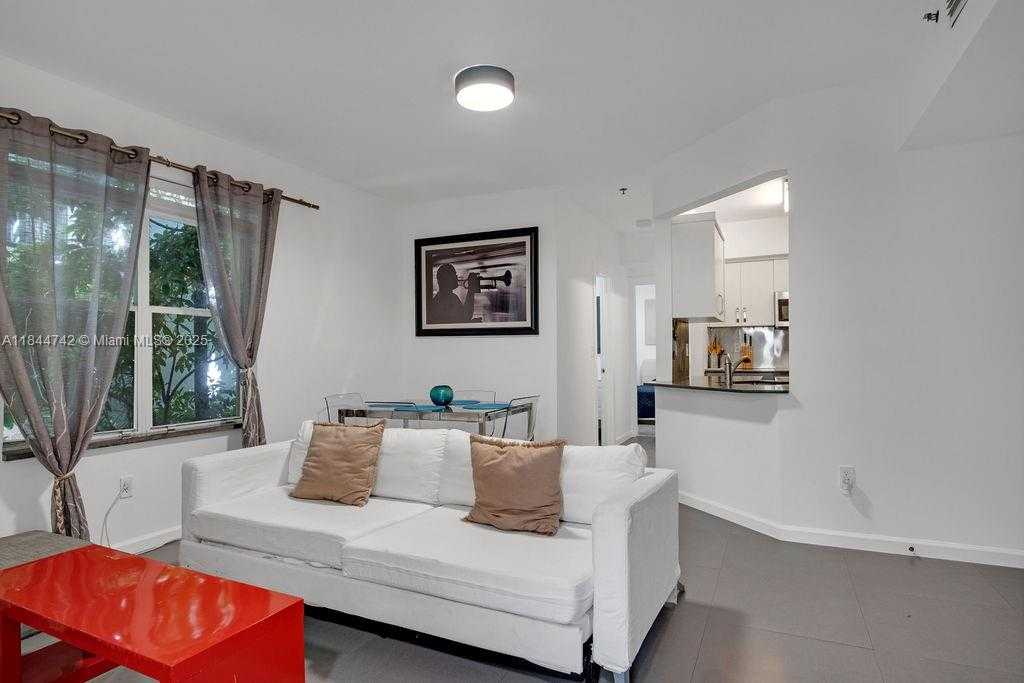 Small Image of 747 MICHIGAN AVE #201, Miami Beach Number 2