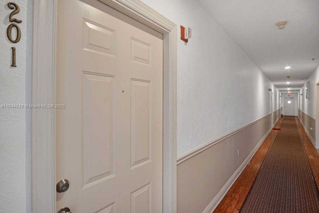 Small Image of 747 MICHIGAN AVE #201, Miami Beach Number 21