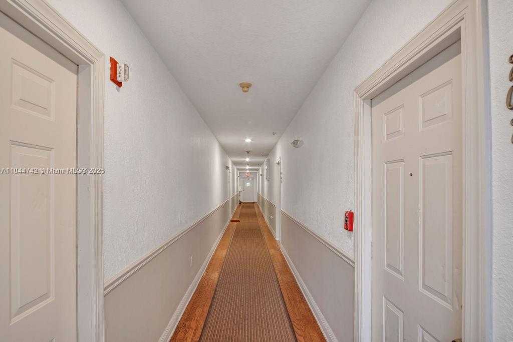 Small Image of 747 MICHIGAN AVE #201, Miami Beach Number 22