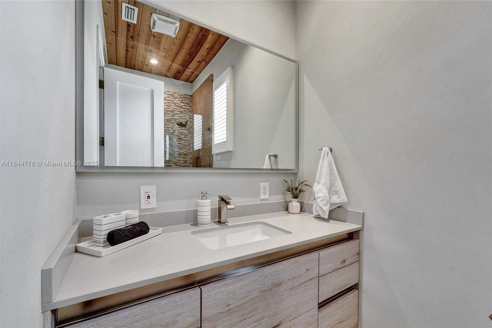 Small Image of 1443 LENOX AVE, Miami Beach Number 11