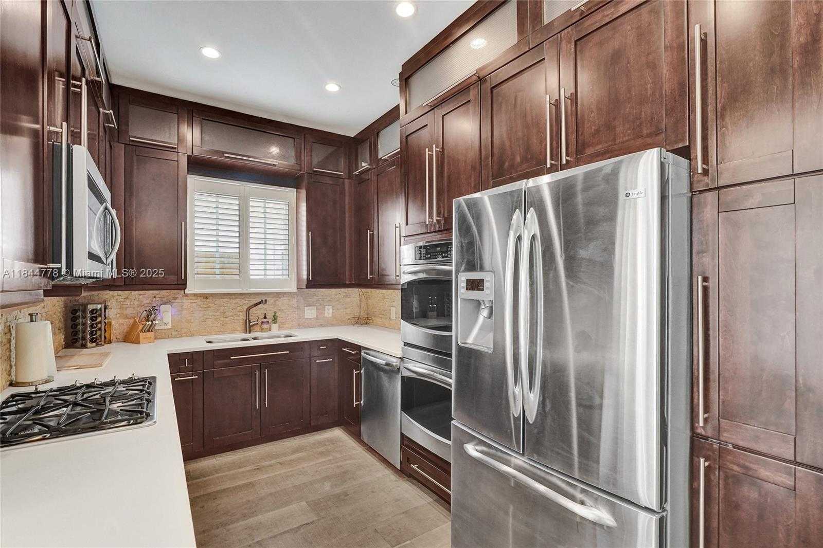 Small Image of 1443 LENOX AVE, Miami Beach Number 5