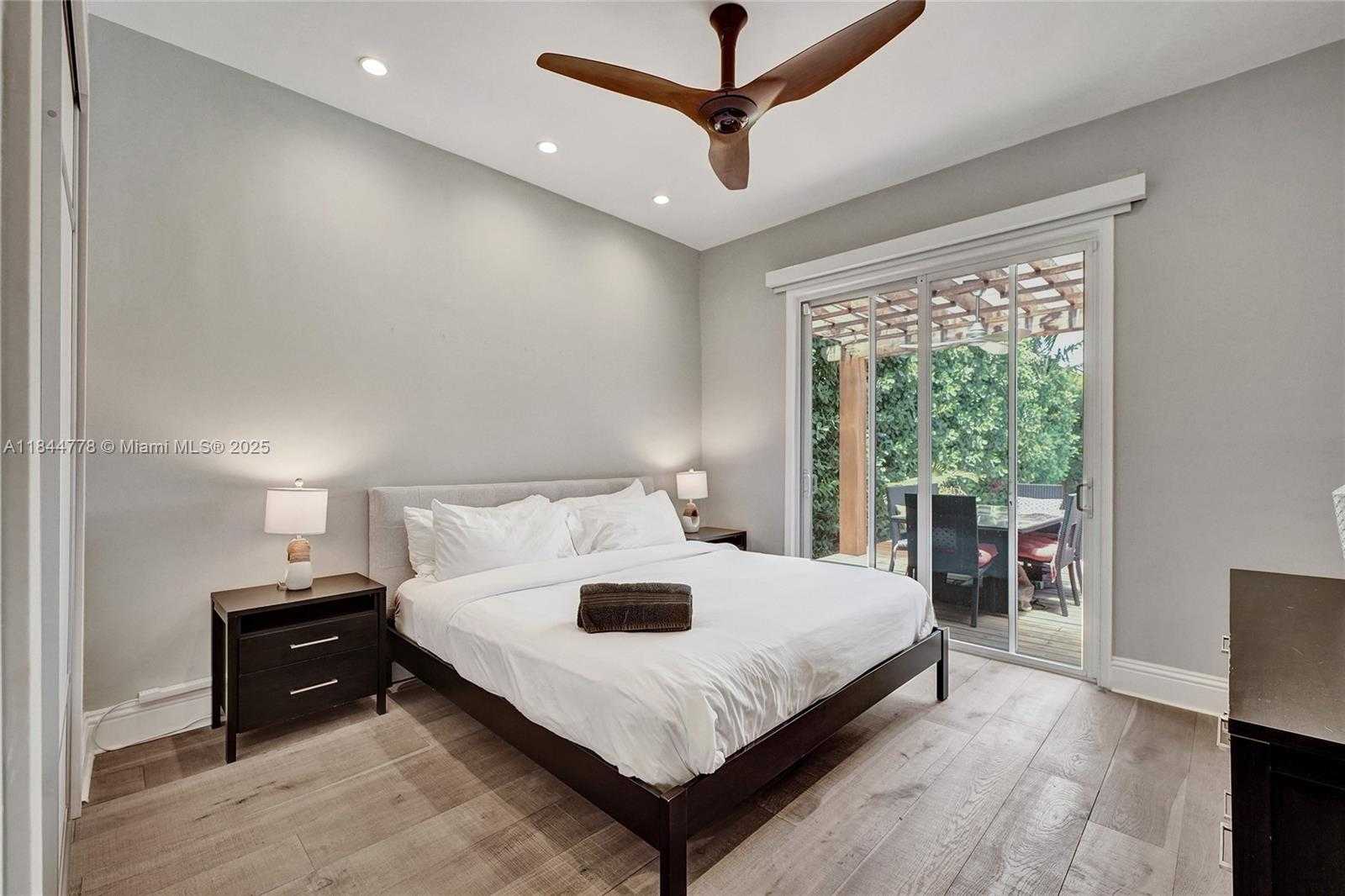 Small Image of 1443 LENOX AVE, Miami Beach Number 7