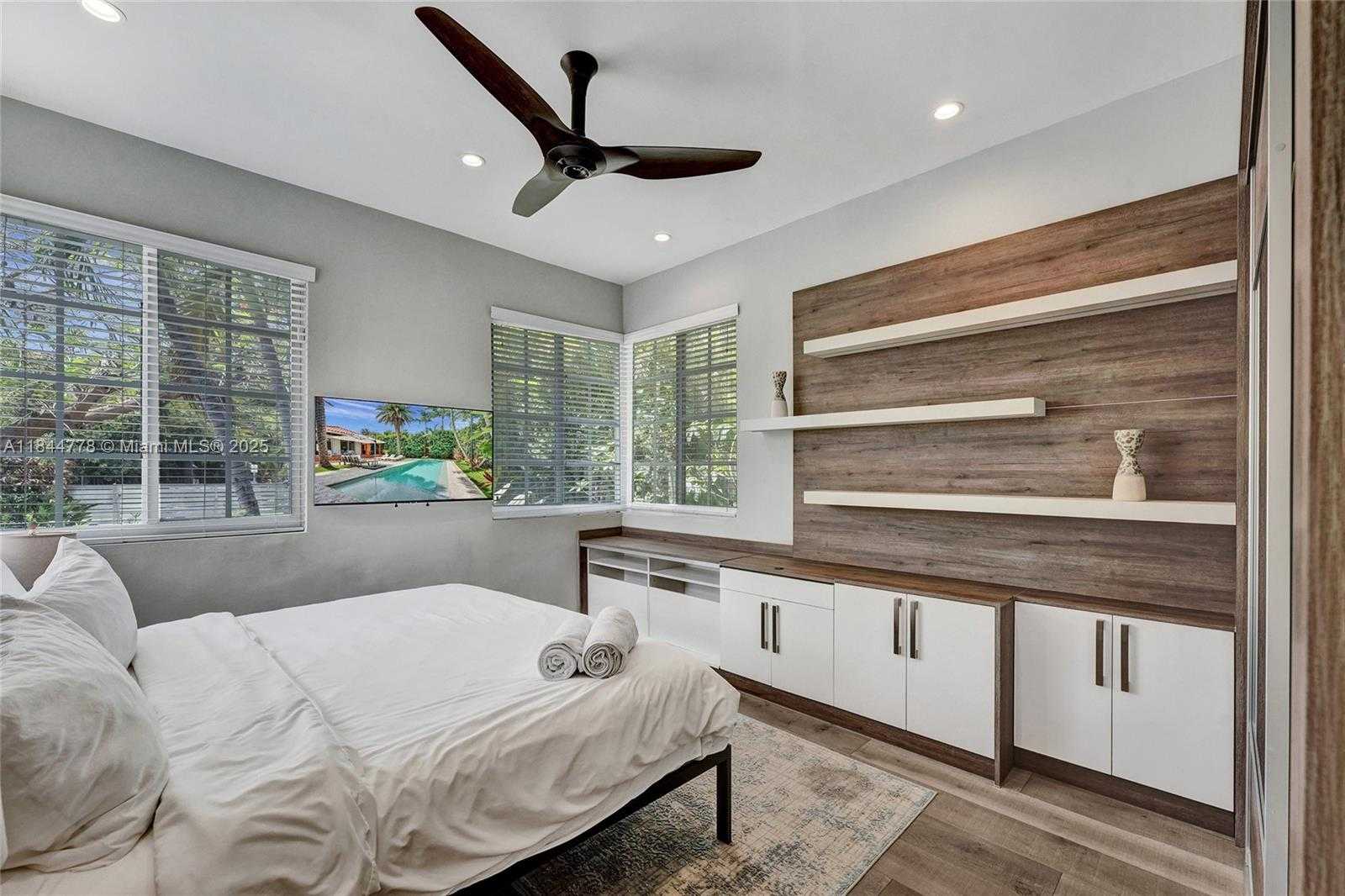 Small Image of 1443 LENOX AVE, Miami Beach Number 9