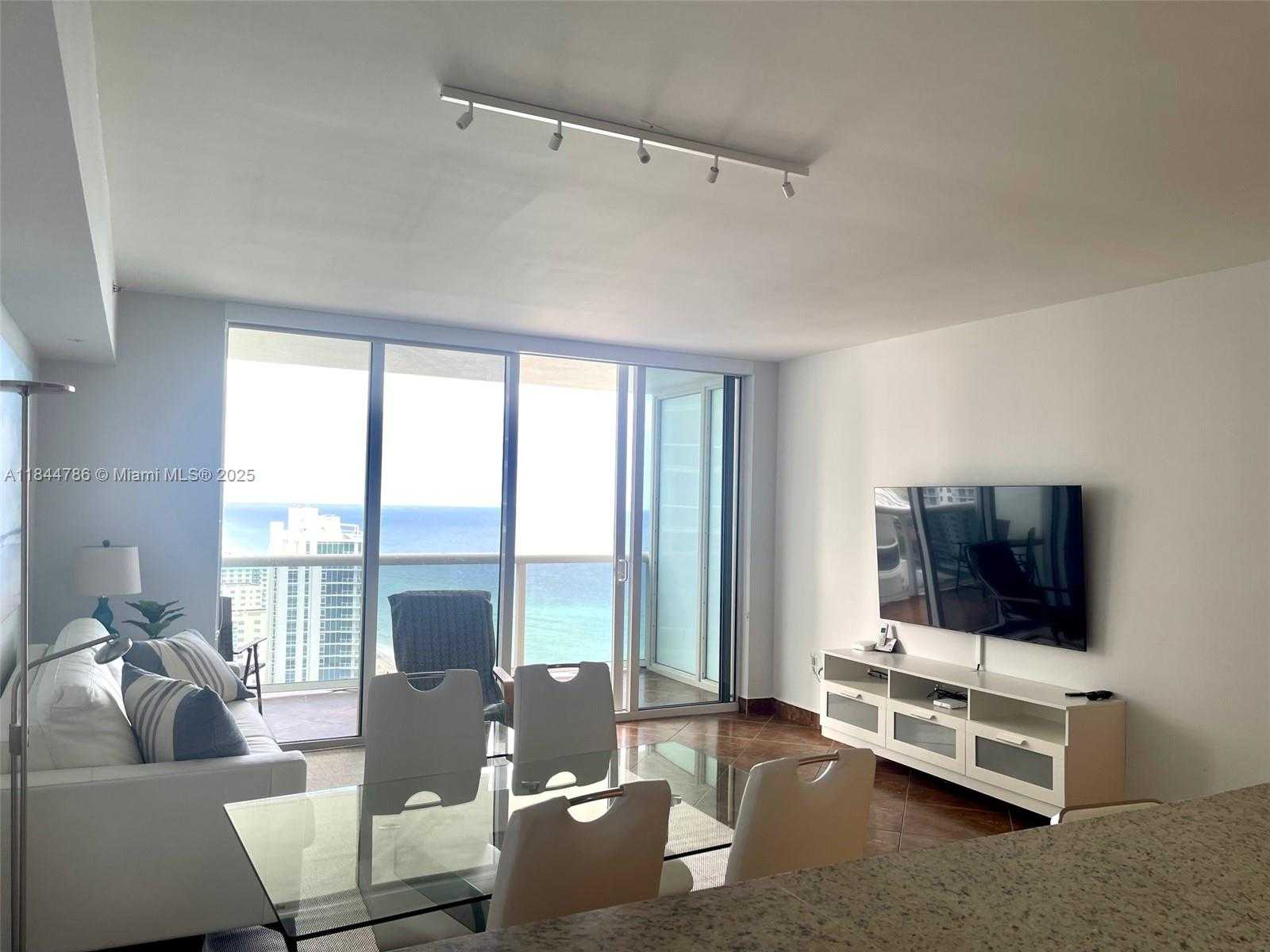Small Image of 1830 SOUTH OCEAN DR #3009, Hallandale Beach Number 14