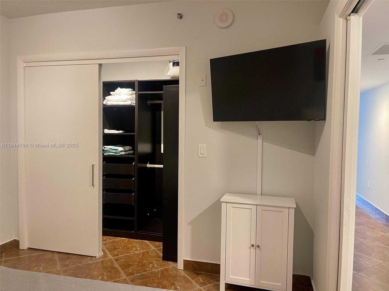 Small Image of 1830 SOUTH OCEAN DR #3009, Hallandale Beach Number 23