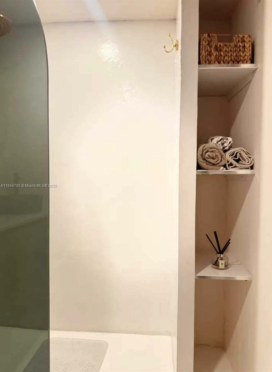 Small Image of 100 COLLINS AVE #218, Miami Beach Number 15