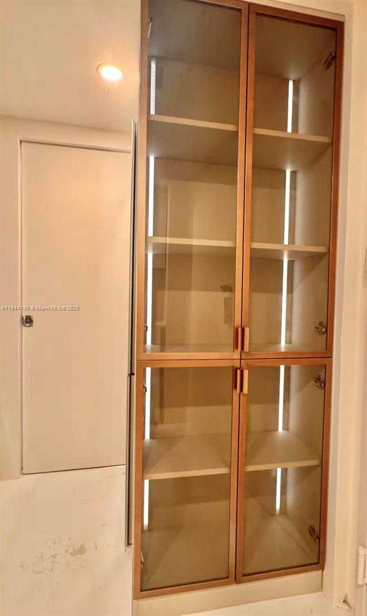 Small Image of 100 COLLINS AVE #218, Miami Beach Number 17