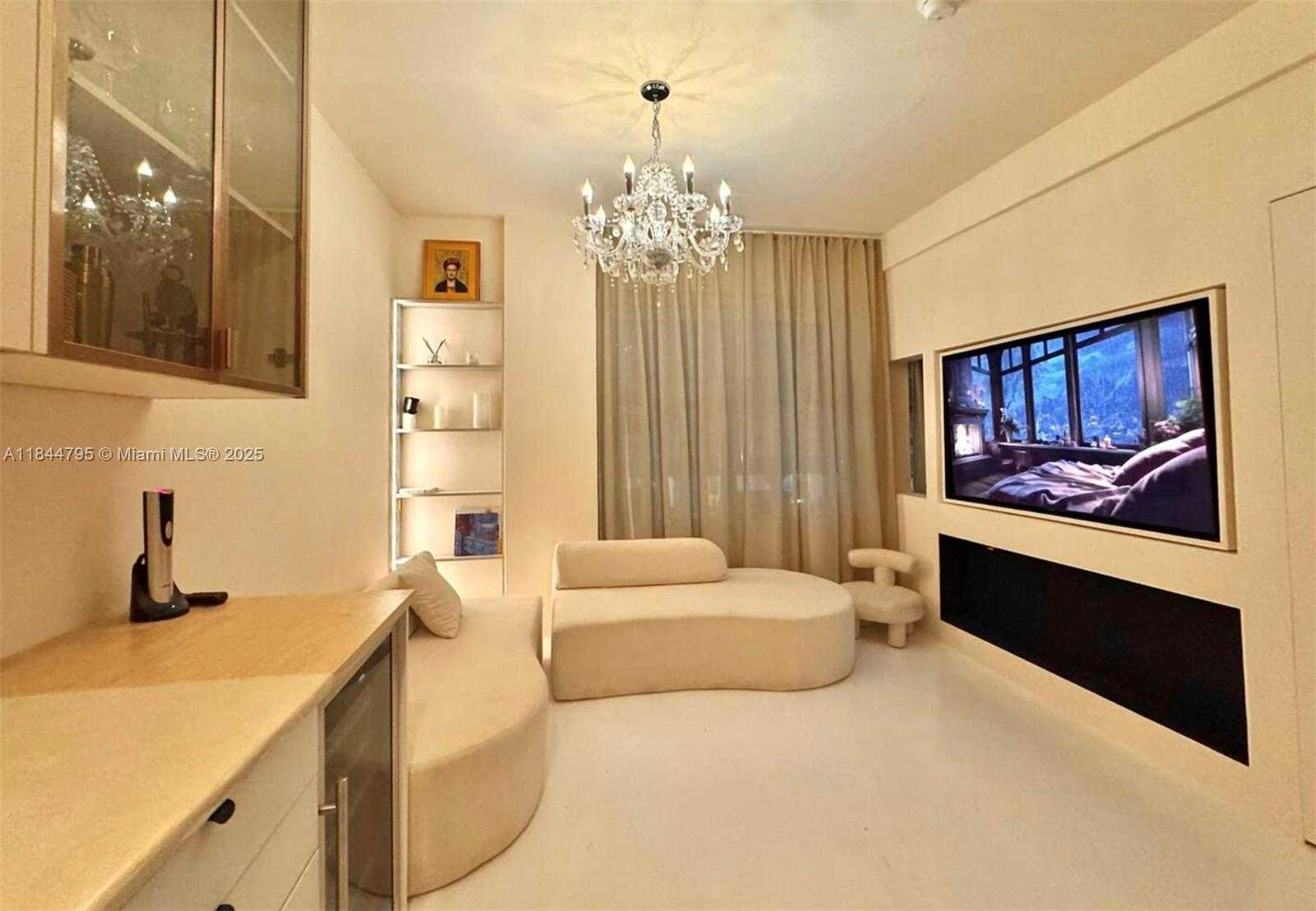 Small Image of 100 COLLINS AVE #218, Miami Beach Number 2
